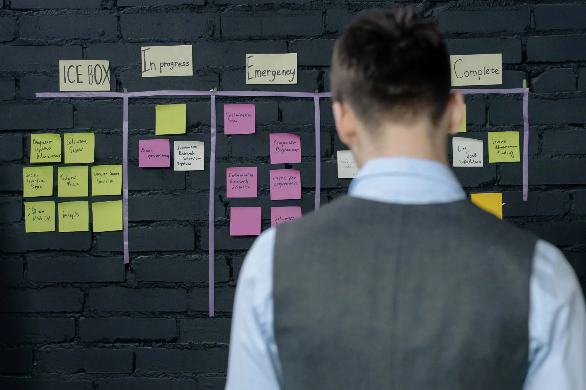 Project lead in front of a sticky-note steering board